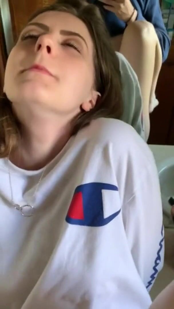 Bathroom sex Pt 3 (creampie)