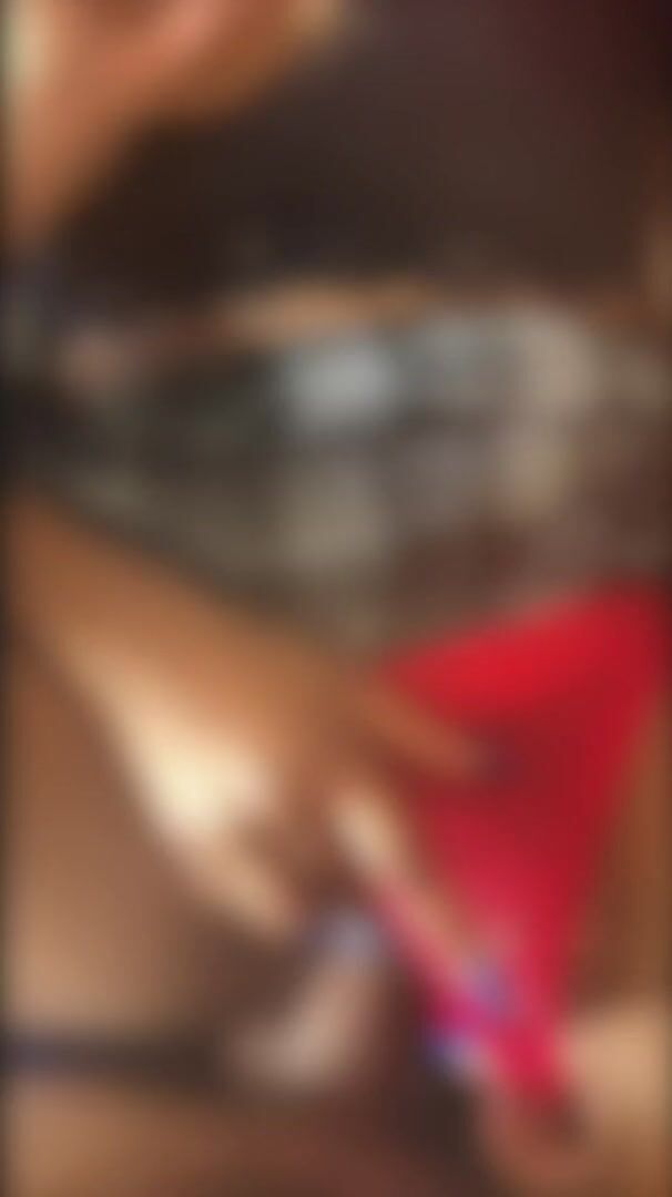 She got to turned on she made me take the condom off and cum in her pussy ????